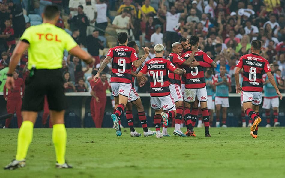 ATUAÇÕES: Flamengo domina o Vasco e aplica goleada no Maracanã; Ayrton Lucas recebe maior nota