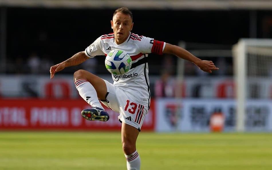Com contrato no São Paulo até o final do ano, Rafinha evita falar sobre futuro