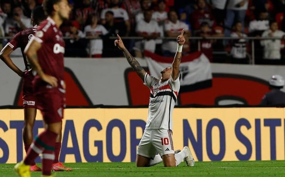 Autor do gol da vitória, Luciano fala sobre produtividade ao lado de Dorival no São Paulo e explica comemoração