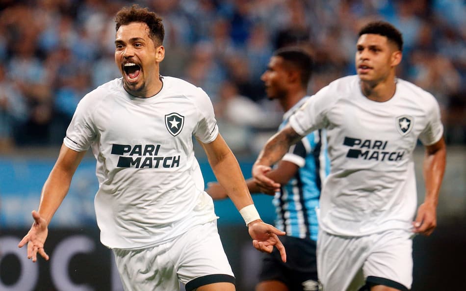 Botafogo segura pressão do Grêmio, deslancha no fim e aumenta distância na liderança do Brasileirão; veja o resultado!