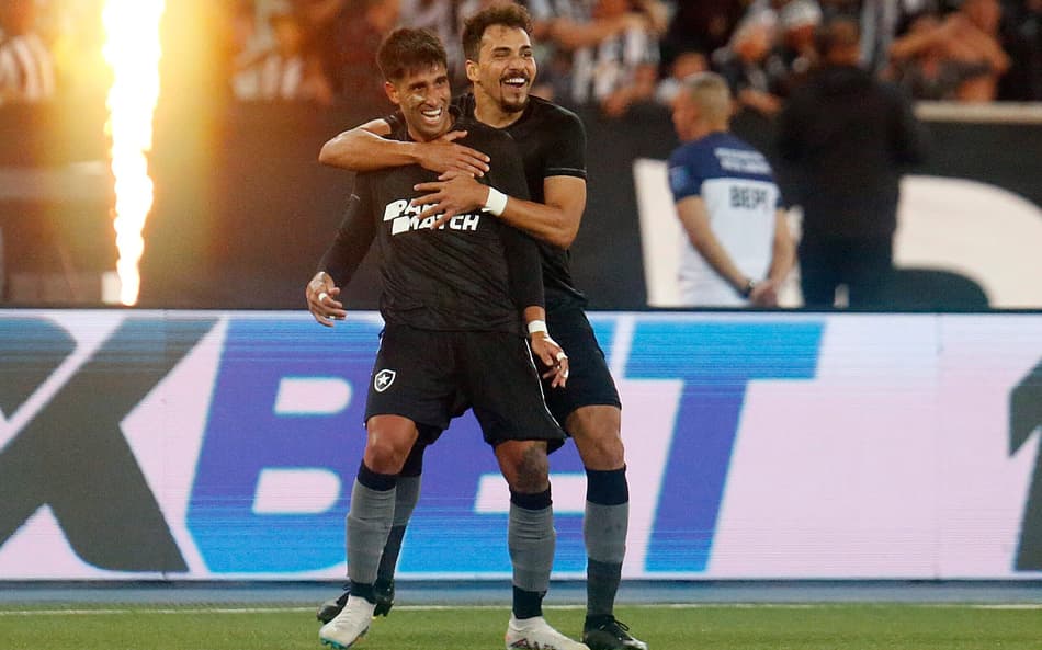 Líder e imbatível em casa, Botafogo vence o Red Bull Bragantino e alcança recorde no Brasileirão; veja o resultado