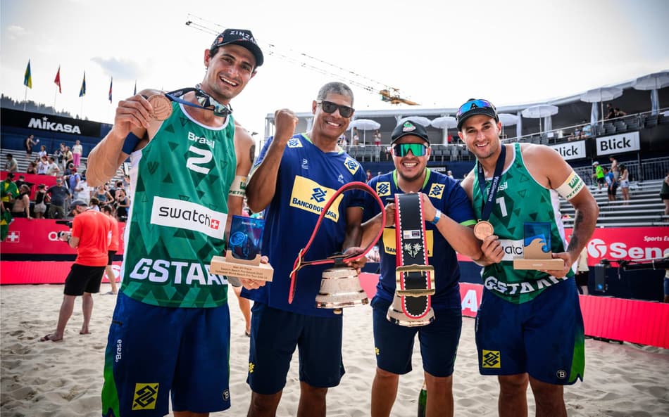 Dupla André/George conquista medalha no Elite 16 do Circuito Mundial de Vôlei de Praia