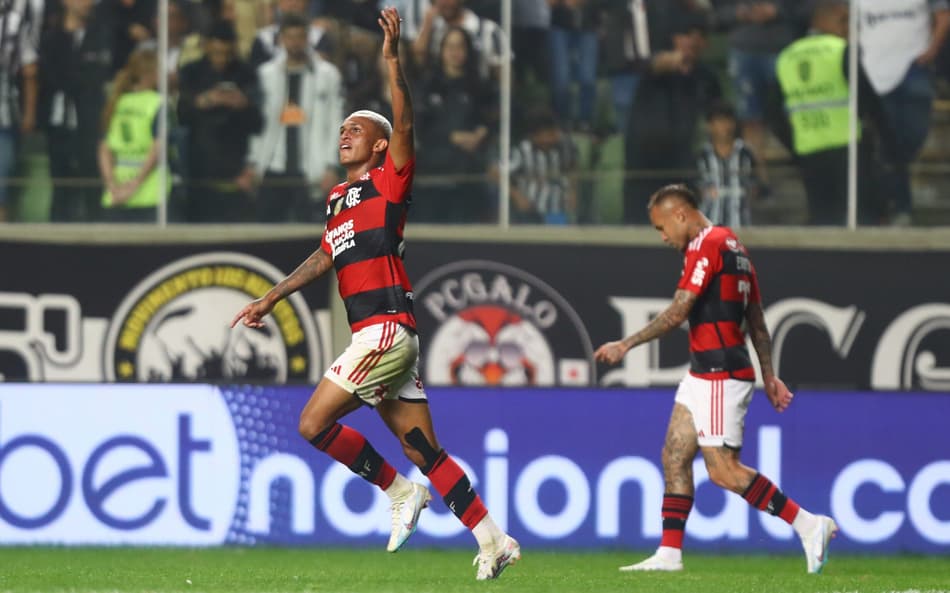 VÍDEO: veja os melhores momentos da vitória do Flamengo sobre o Atlético-MG pelo Brasileirão