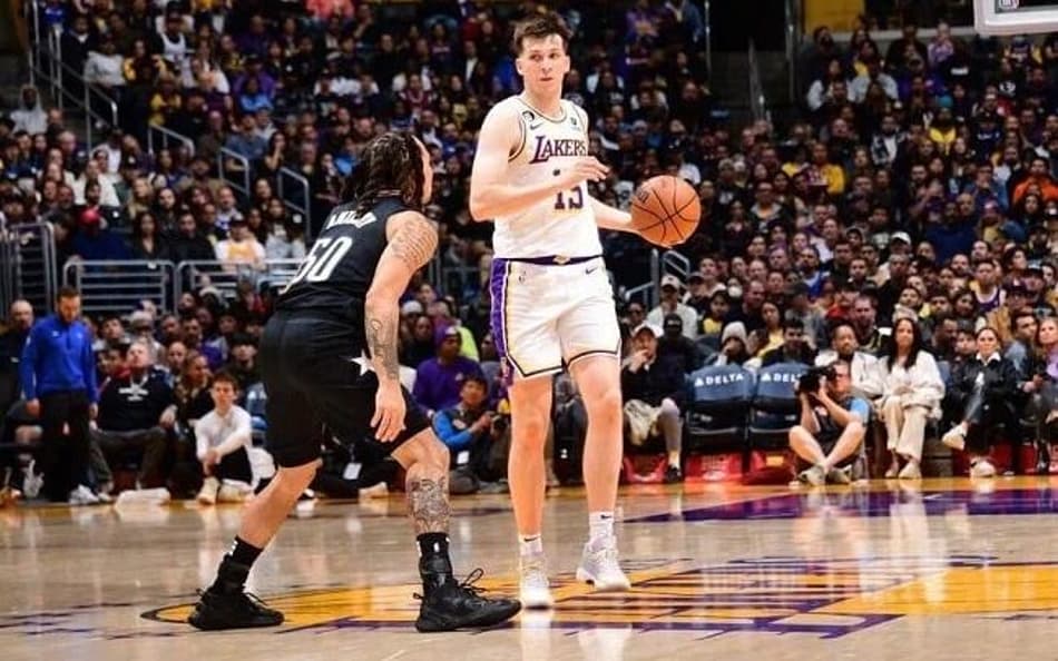 Austin Reaves revela conversas com outros times antes de renovar com o Lakers