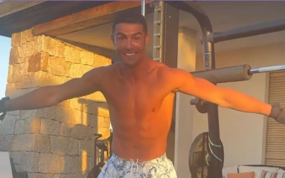 Cristiano-Ronaldo-viraliza-fazendo-dancinha-em-video-Foto-Reproducao-aspect-ratio-512-320