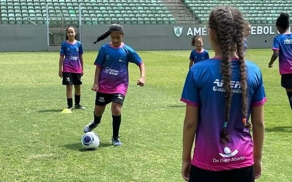 Às vésperas da Copa, projeto ‘Esporte na Cidade’ transforma a vida de meninas que buscam oportunidade no futebol