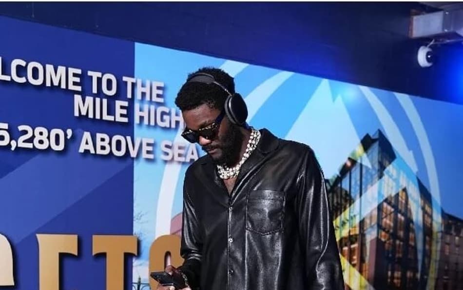 Pivô do Suns, DeAndre Ayton reclama de fãs: “Sinto que o mundo me odeia”