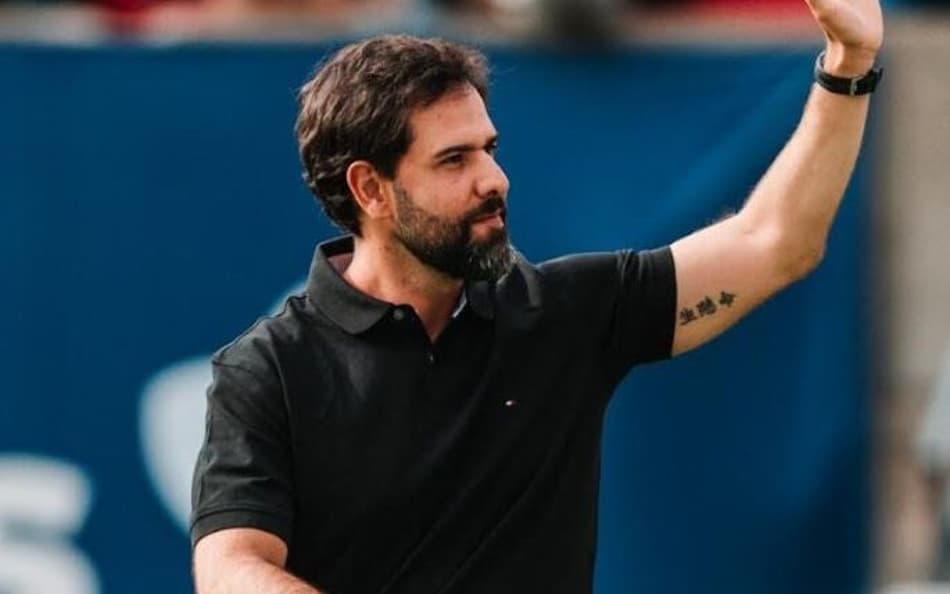 Novo técnico brasileiro surpreende em estreia contra gigante no México
