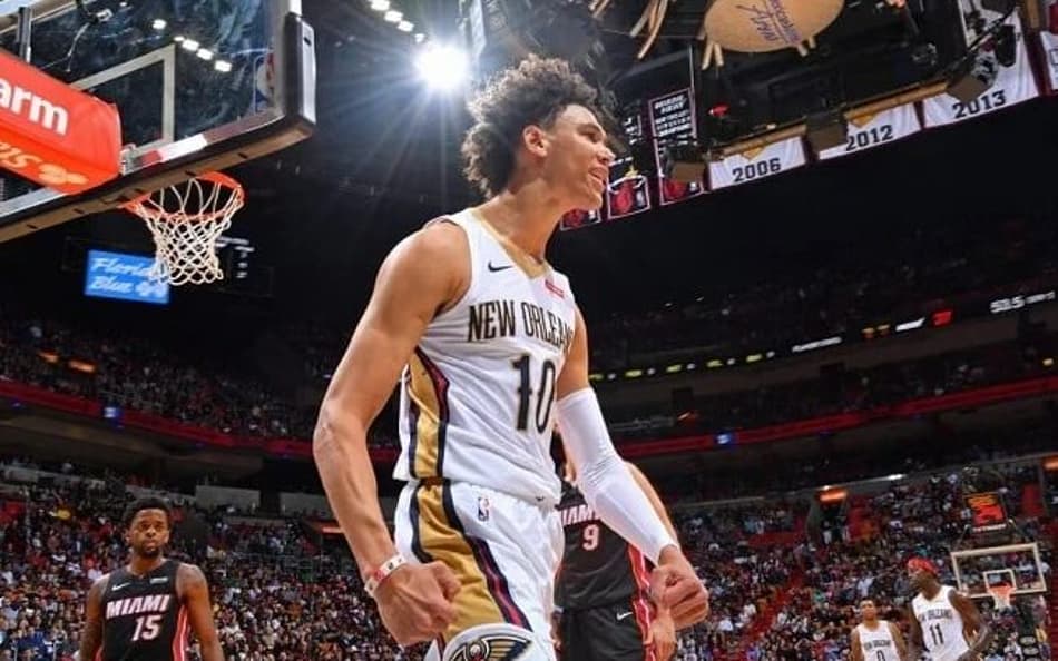 Ex-pivô do Pelicans fecha contrato com Lakers