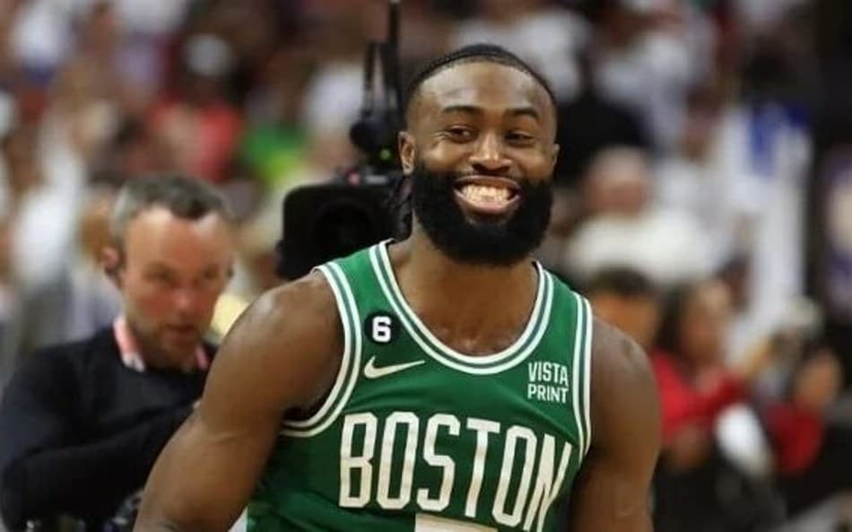Jaylen Brown assina extensão recorde com Celtics