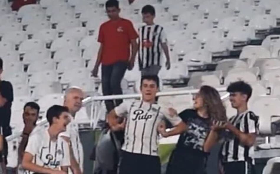 Libertad toma atitude contra torcedor que fez gesto racista ao goleiro Everson