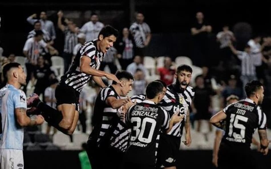 Campeonato Paraguaio: Em jogo eletrizante, Libertad vence e mantém o 100%