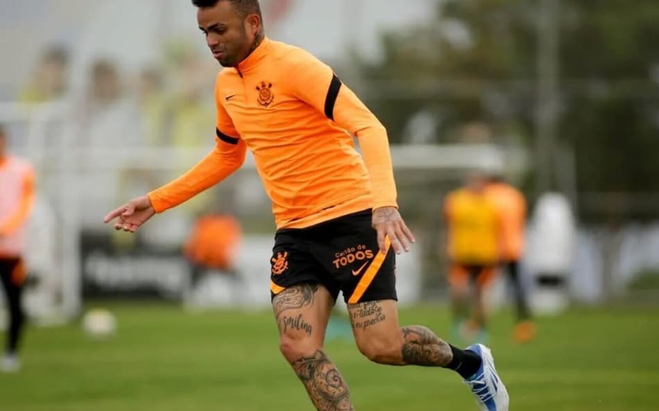 10 jogadores que estão fora dos planos de seus clubes