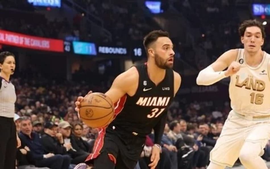 Cavs adquire Max Strus em troca tripla com Heat e Spurs