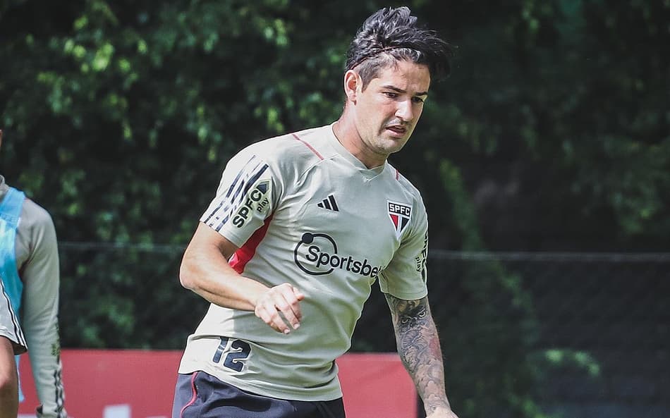 Chegou a vez de Pato? São Paulo treina sem Calleri e encerra preparação contra o Bragantino
