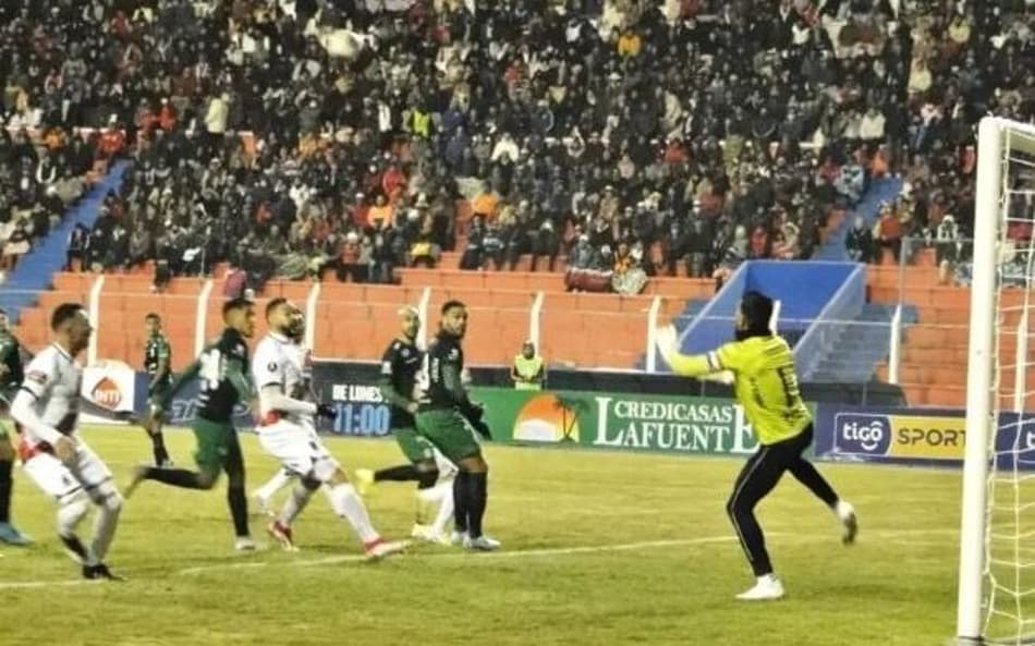 Campeonato Boliviano: Nacional Potosí vence e cola no líder