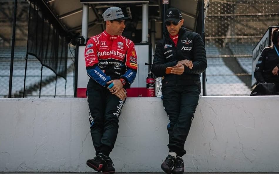 Papo com Helio Castroneves: segurança de alto nível nos carros da Indy