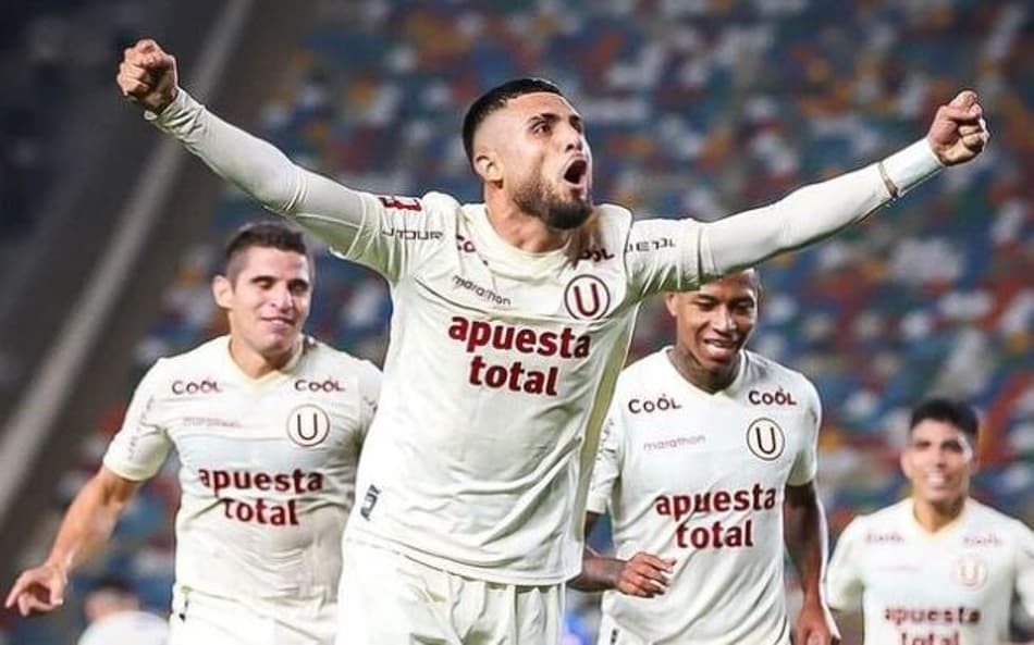 De olho no Corinthians, Universitario cria invencibilidade