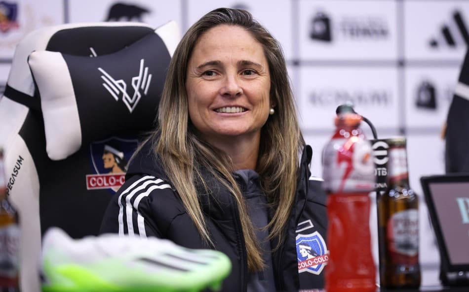 Tati Silveira é apresentada como nova treinadora do Colo-Colo
