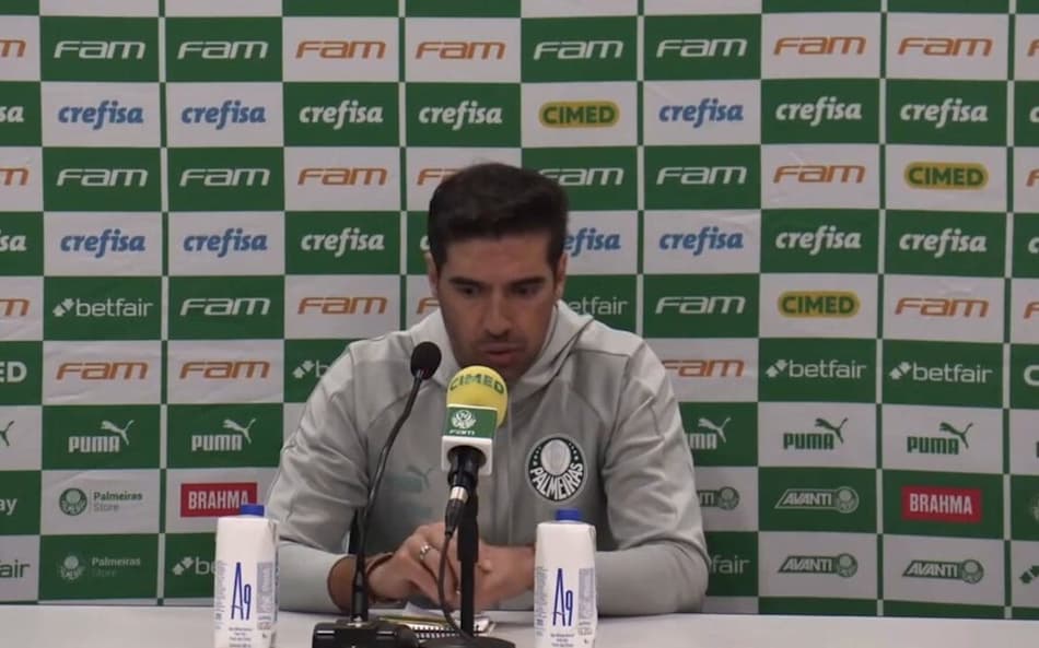 VÍDEO: Abel Ferreira revela o que faz com as críticas que recebe no Palmeiras