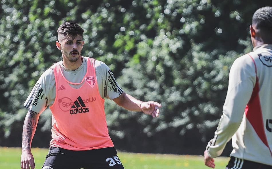 Sem Pablo Maia e com evolução de zagueiro, São Paulo encerra preparação para enfrentar o Santos