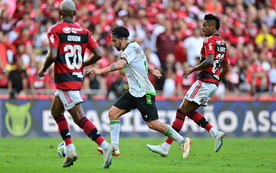 Flamengo empata com América-MG com gol no fim e perde chance de diminuir vantagem do Botafogo no Brasileirão