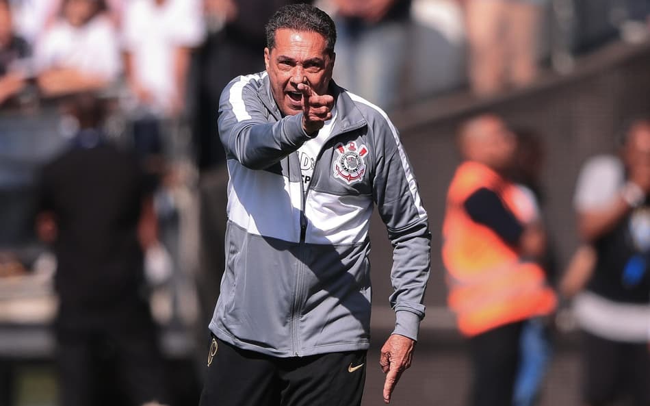 Perigo de rebaixamento? Luxemburgo analisa momento do Corinthians no Brasileirão