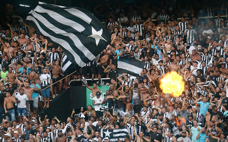 Campanha do Botafogo faz torcida emplacar hits e memes nas redes sociais
