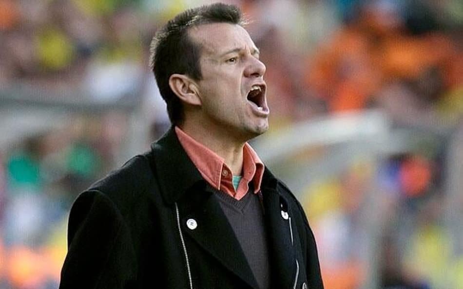 Dunga processa banco após ficar com nome sujo por dívida de cartão de crédito, diz jornal
