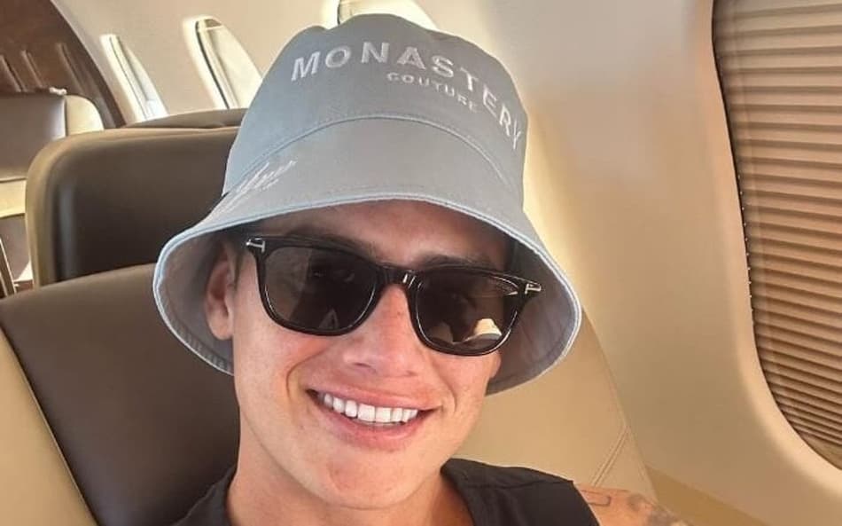 James Rodríguez posta foto em avião, e torcedores do São Paulo invadem rede social do meia