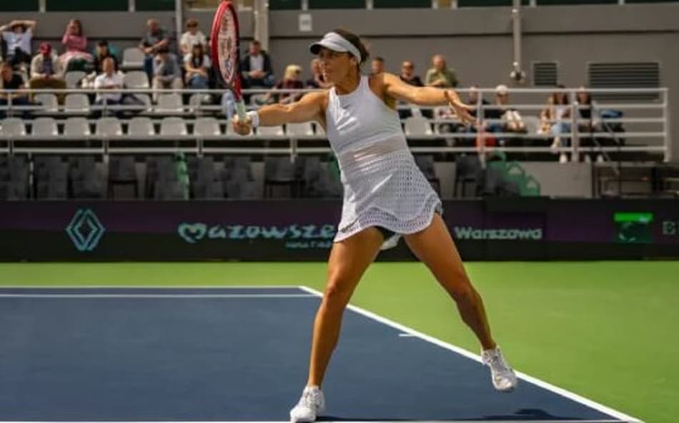 Maria freia campanha de Sramkova e vai à semi em Varsóvia