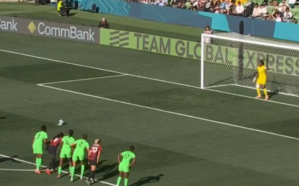 Goleira Nnadozie é enaltecida por pênalti defendido em estreia da Nigéria na Copa do Mundo; veja reações