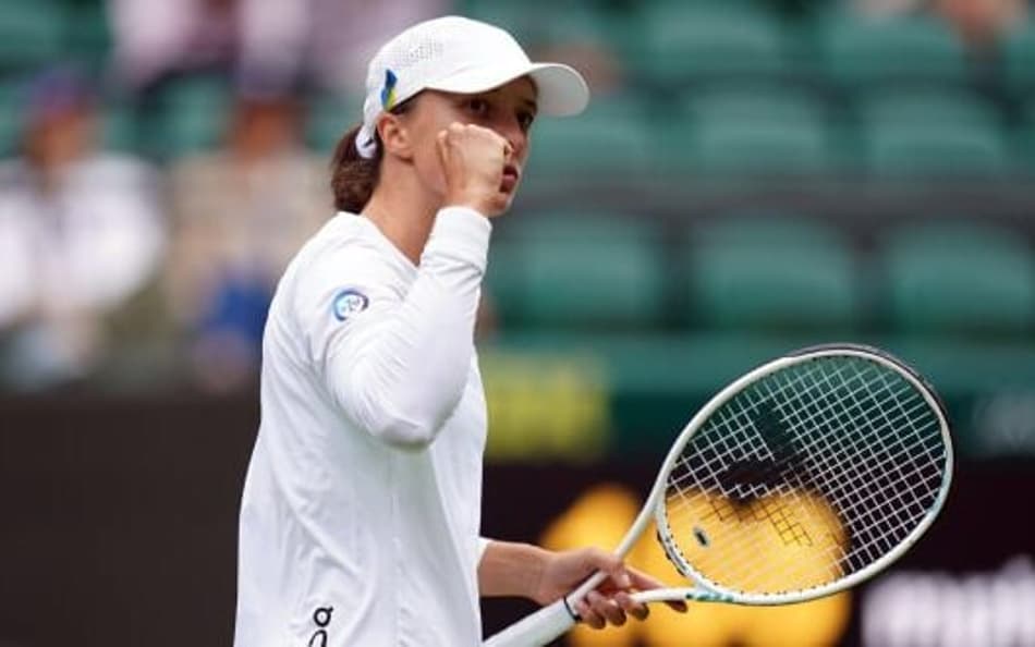 Swiatek dá pneu e vai à terceira rodada em Wimbledon