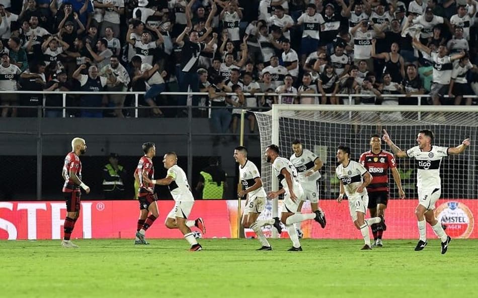 Torcida do Olimpia dá demonstração que time pode eliminar o Fluminense