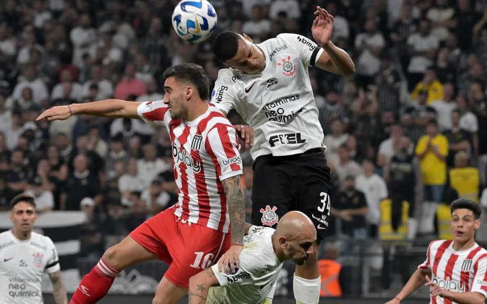 Contra o Corinthians, Estudiantes tenta quebrar tabu de 14 anos
