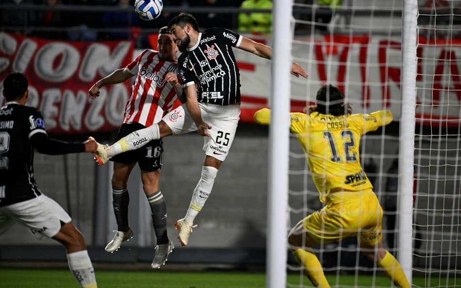 VÍDEO: Assista aos melhores momentos de Estudiantes x Corinthians