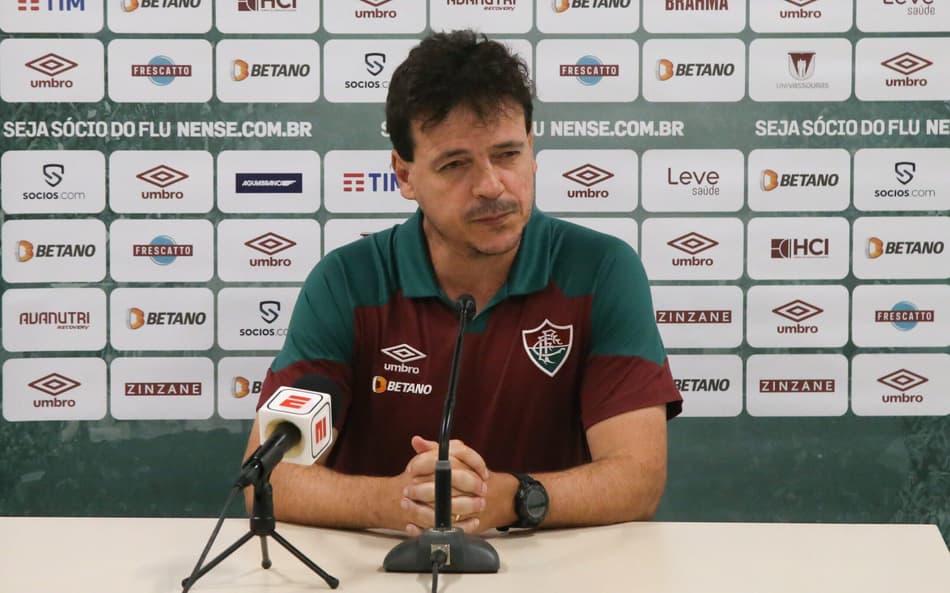 Acompanhe a coletiva de Fernando Diniz após a vitória do Fluminense sobre o Palmeiras