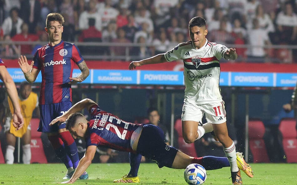 Nestor dá detalhes de assistência em classificação do São Paulo e fala em 'dignidade'