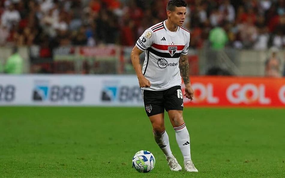 Imprensa colombiana destaca James Rodríguez no banco diante do Corinthians