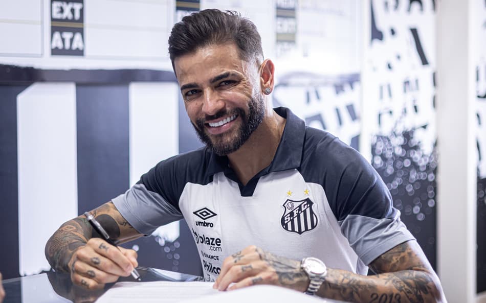AO VIVO! Santos apresenta o lateral Júnior Caiçara; assista à coletiva
