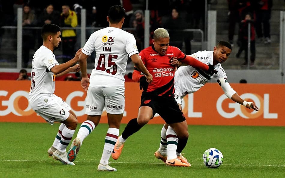 Fluminense sai atrás, vira, mas cede empate para o Athletico-PR pelo Brasileirão; veja resultado