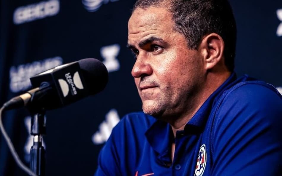 André Jardine sofre a primeira goleada como técnico no América