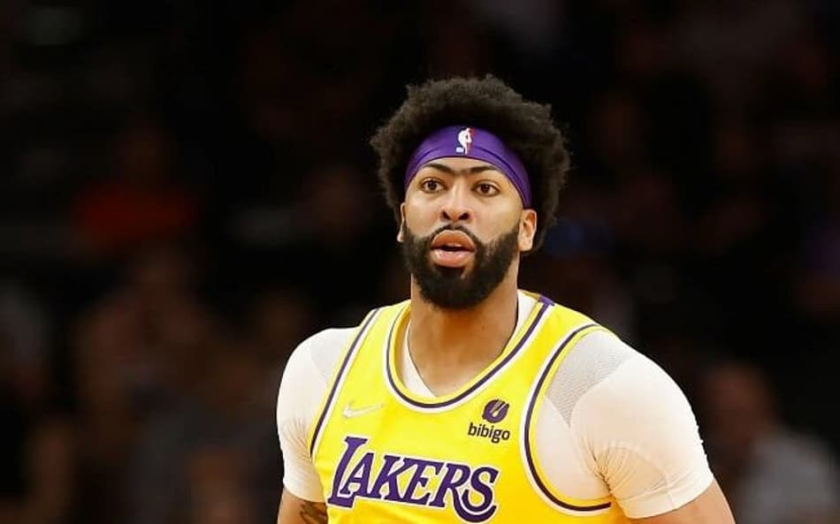 Anthony Davis estende contrato com o Lakers