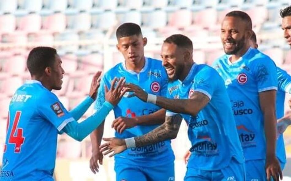 Peruano: Cantolao empata com Huancayo; Garcilaso aplica goleada