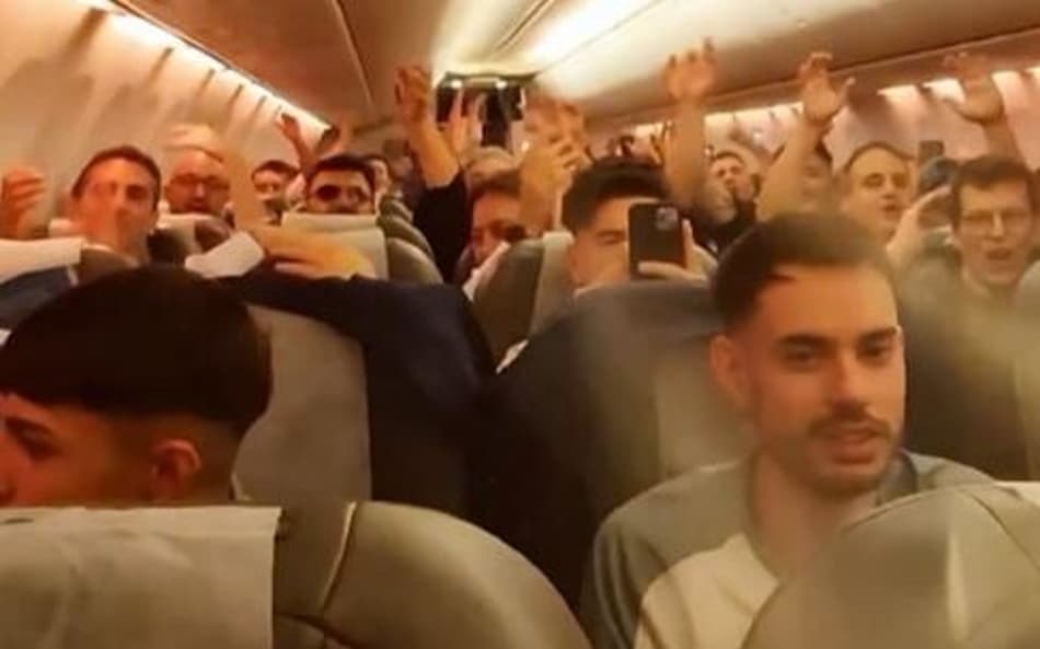Argentinos Jrs chega ao Brasil com festa da torcida; confira
