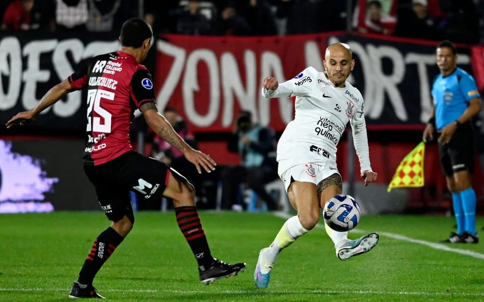 Técnico do Newell’s dá forte declaração pós-queda para o Corinthians