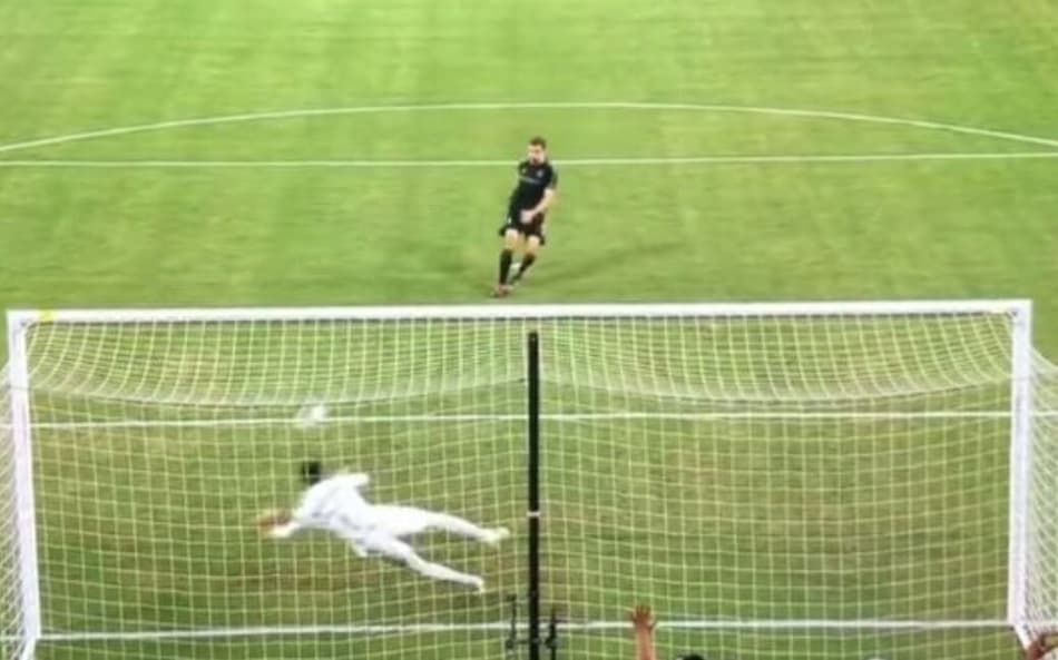 VAR entra em ação, retoma jogo que havia encerrado e time perde a classificação