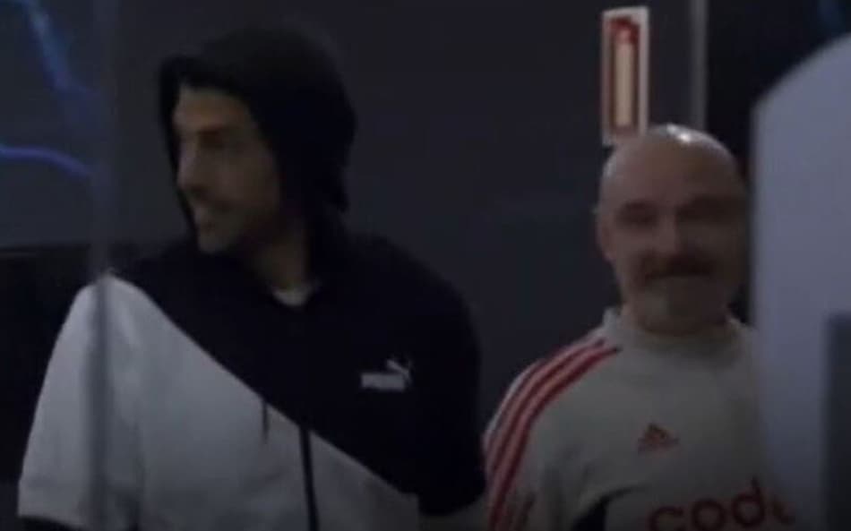 Luis Suárez visita concentração do River Plate