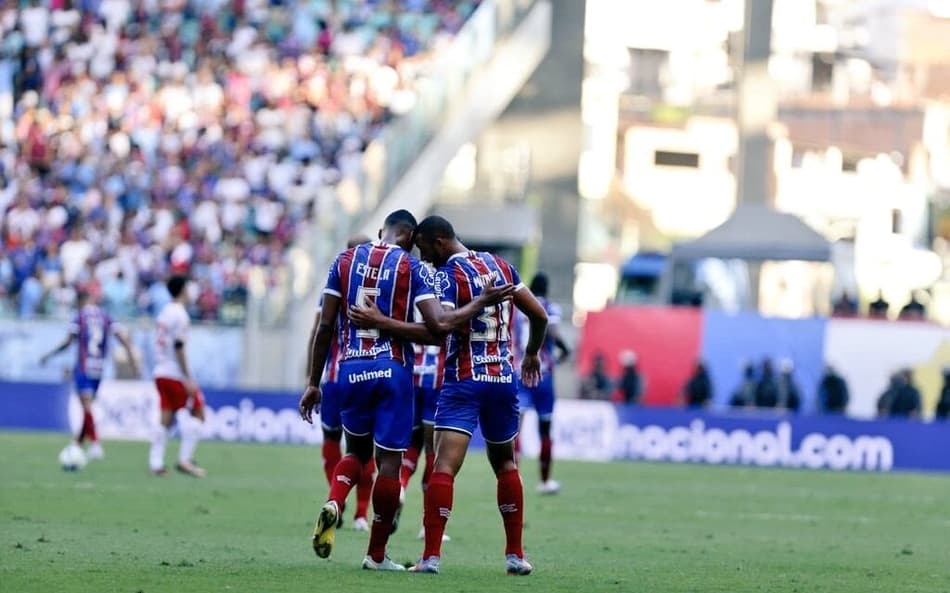 Bahia goleia o Red Bull Bragantino e segue fora da zona do rebaixamento do Brasileirão