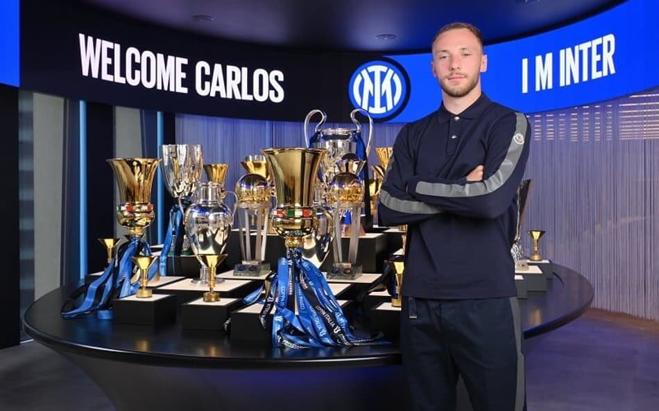 Lateral-esquerdo Carlos Augusto é anunciado pela Inter de Milão